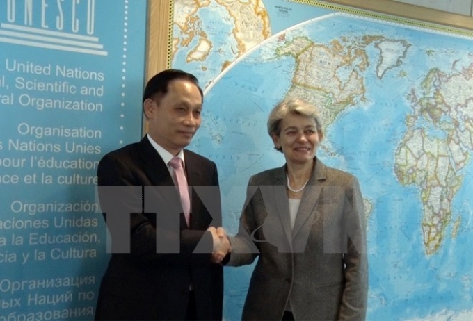 Tổng Giám đốc UNESCO Irina Bokova tiếp Thứ trưởng Ngoại giao Lê Hoài Trung, Chủ tịch Ủy ban Quốc gia UNESCO Việt Nam. Ảnh: TTXVN